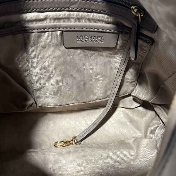 Michael Kors Matilda Leather Handbag mocha beige - Picture 9 of 14